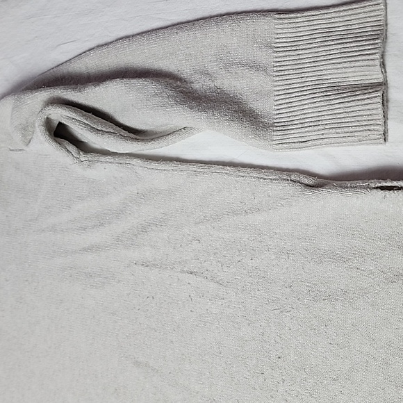 Tahari T Size Medium Grey Sweater 3/4 Sleeve - Picture 6 of 8